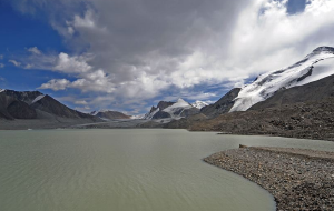В Кыргызстане намерены заставить компанию «Кумтор» платить за воду