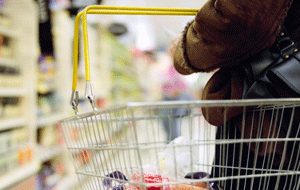 Казахстанцы стали меньше тратить на продукты