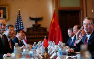 Bloomberg: США добиваются от Китая отказа от девальвации юаня