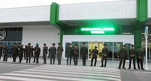 Почему женщинам отказывают в выезде из Туркменистана?