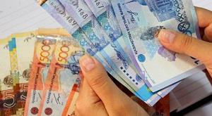 Токаев поручил перенести повышение зарплат бюджетникам