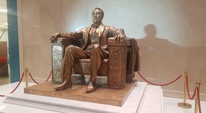 Нет гарантии, что потом не начнут бороться с культом личности Назарбаева