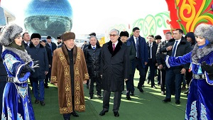 Куда двинется Казахстан после добровольного ухода лидера нации с поста президента?