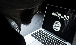 Девушки ищут в Сети принцев, а находят боевиков: как экстремисты зомбируют людей