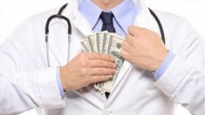 В Таджикистане оценили расходы на взятки врачам