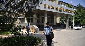 Кыргызстанцы назвали лучшие и худшие госорганы — график