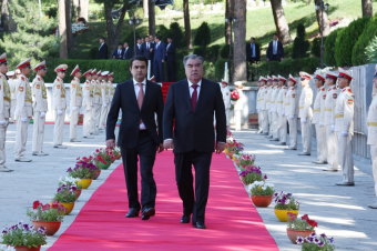 Эмомали Рахмон принял участие в Параде Победы