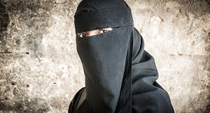 Вдов боевиков выдают замуж снова и снова: уроженка ЦА - о жизни в Сирии