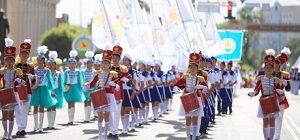 Казахстан. Мать у мечети и День защиты детей (видео)