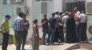 В столице Туркменистана сохраняются очереди за рисом и сахаром