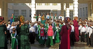 Бердымухамедов велел научить школьников работать