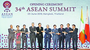 Китай и США никак не поделят АСЕАН.  Блоку из 10 стран угрожает раскол