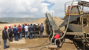 Кыргызстан. Конфликт в Солтон-Сары: местные жители разгоняют китайских работников, угоняют спецтехнику