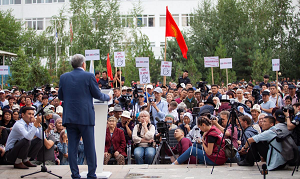 Фиаско власти Жээнбекова? Атамбаев укрепляет позиции