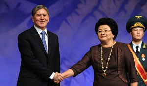 Бывшая президент Киргизии считает, что Алмазбек Атамбаев должен ответить перед законом