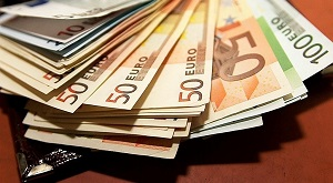 Казахстанцы начали запасаться евро