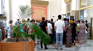 Бюджетникам выдали зарплату, в банкоматах новые ограничения