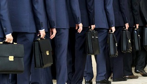 Кыргызстан. Почему надо повышать зарплаты чиновникам?