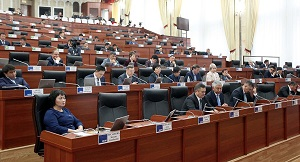 Долги в 2,2 млрд хотят простить ряду компаний — найдена связь фирм с депутатами Кыргызстана