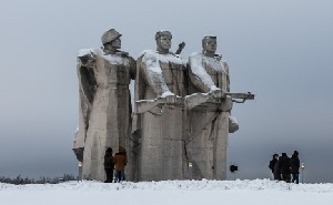 На российской военной базе в Киргизии прошел конкурс рисунков, посвященный началу контрнаступления под Москвой