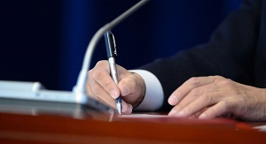 Кыргызстан. Вся надежда на общественные советы? Кабмин ждет помощи в борьбе с теневой экономикой