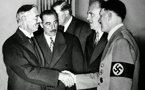 Почему Англия и Франция действовали в интересах Гитлера и США