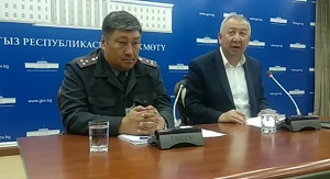 Чрезвычайное положение в Бишкеке. Жители при выходе на улицу должны иметь при себе маршрутный лист