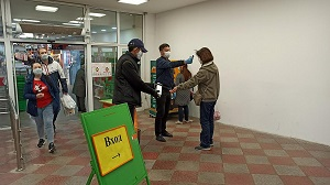 Граждане Киргизии привыкают передвигаться пешком и убивать время