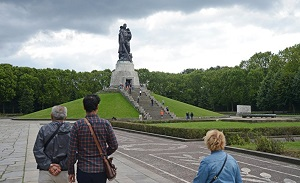 Berliner Zeitung, Германия: Освобождение в 1945 году: Германия игнорирует эту тему и тем самым оскорбляет Россию