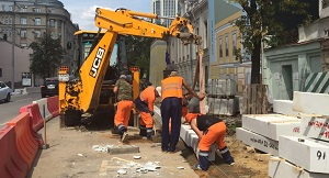 В Москве трудовые мигранты снова вышли на стройки. Многие полтора месяца жили без денег