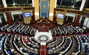 Инфографика: Как менялся состав парламента Казахстана с 1999 года?