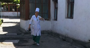 На фоне сообщений о летальных случаях от COVID-19, в больницах Туркменистана усиливают защиту от инфицирования