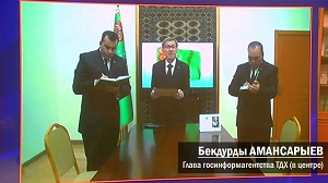 Бердымухамедов приказал размещать достоверную информацию национальных СМИ в социальных сетях