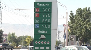 Цены на топливо во всем мире резко упали и только в Таджикистане растут вверх