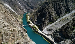 Кыргызстан. Воду из Токтогулки продали? Эксперты рассказали, реально ли это сделать