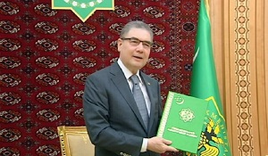 Туркменистан: эвакуации, дефицит еды и махинации с Конституцией