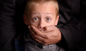 Кыргызстанец удивил россиян, спасая мальчика, которого пытались похитить в рамках розыгрыша