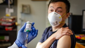 В казахстанском сегменте социальных сетей идет огульная критика российской вакцины.