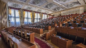 Кому «помогает» Запад? Иностранное вмешательство в парламентские выборы в Кыргызстане