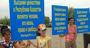 Отмена смертной казни: Токаев считает, что можно не менять Конституцию, правозащитники против