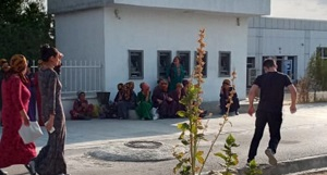 Деньги снова кончились. Очереди у Ашхабадских банкоматов сохраняются 