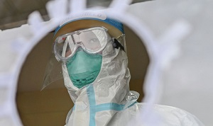 В Казахстане отменили компенсации медикам, заболевшим COVID-19 и пневмонией