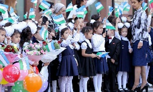 В Узбекистане вернулись к идее исполнять гимн перед началом занятий в школах