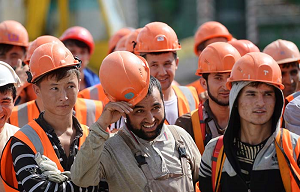 Посол Узбекистана: Ташкент пересматривает отношение к трудовым мигрантам из-за пандемии