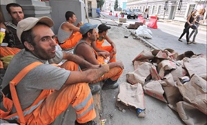 Властям Таджикистана советуют поддержать своих мигрантов и не быть безучастными к их судьбе
