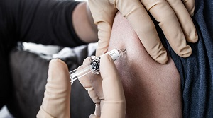 В Туркменистан доставили небольшие партии вакцин Pfizer и Спутник V