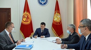 Власти Кыргызстана пытаются сдержать рост курса доллара