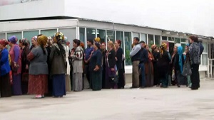 В Туркменистане выставили на аукцион несколько госмагазинов