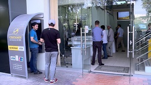 Денежные переводы из России в Таджикистан в 2020 году упали на треть