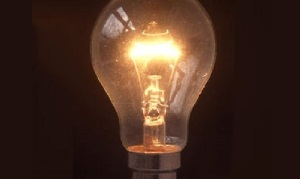 В Туркменистане начали платить зарплату лампочками